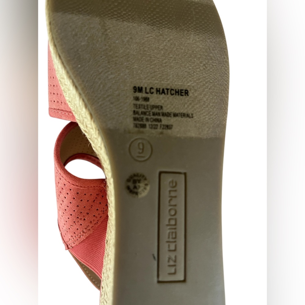 Hostess Pic 💥🥳 New Liz Claiborne Pink Sandals with Textured Straps - Picture 10 of 10